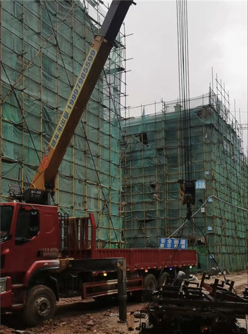 灞桥区“慢工细活”—— 吊车的 “微动控制” 技术