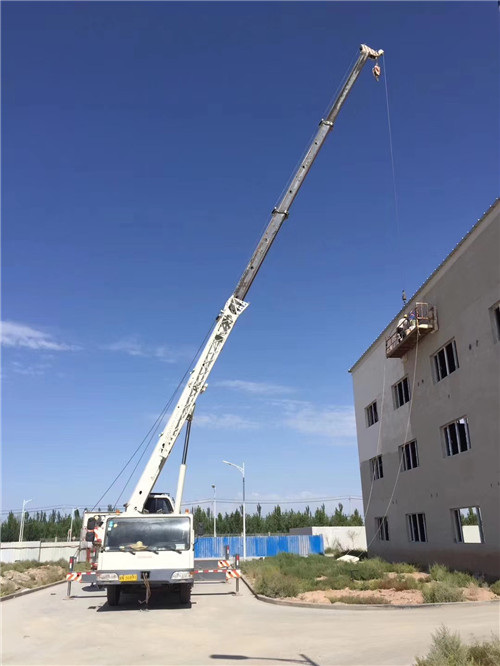 灞桥区“轻装强干”—— 吊车的 “轻量化臂架” 技术